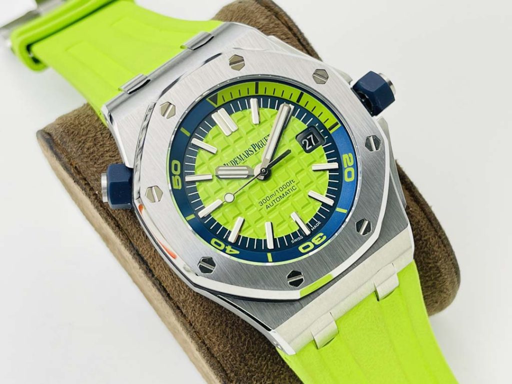 העתק Audemars Piguet Royal Oak צלילה מהחוף