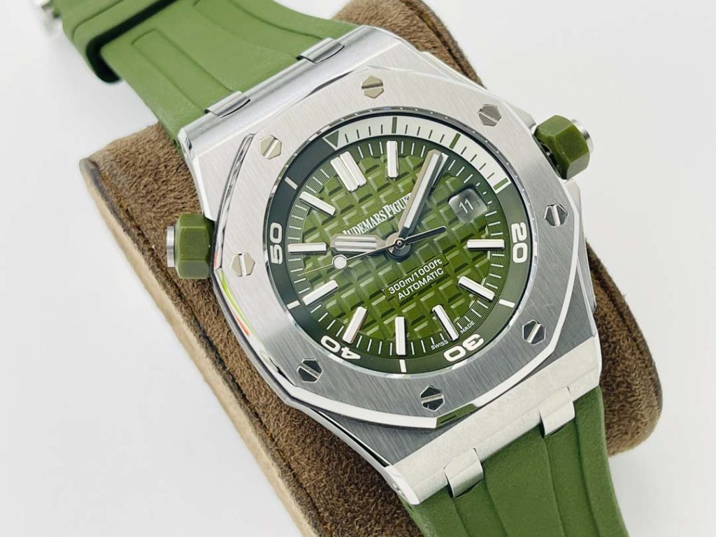 העתק Audemars Piguet Royal Oak צלילה מהחוף